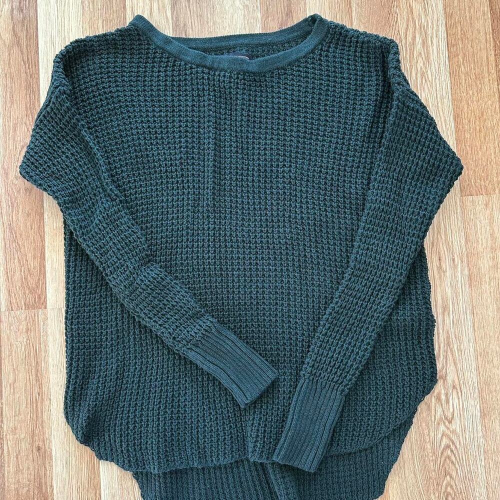 Women's cozy, green American Eagle sweater